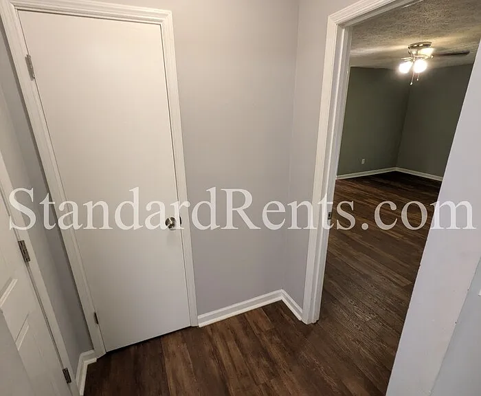 8121 Winewood Way — Photo 4