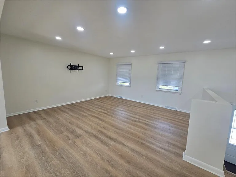 965 Hill Dr — Photo 4