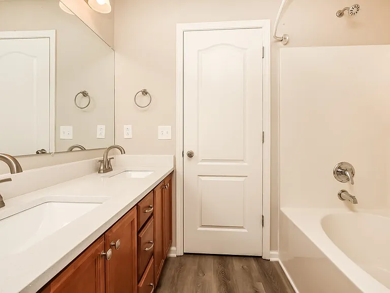 141 Lyndhurst Dr — Photo 13