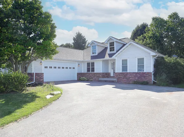 413 Maple Ln, Williams Bay, WI 53191