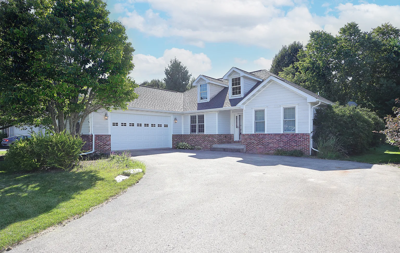 413 Maple Ln photo 1