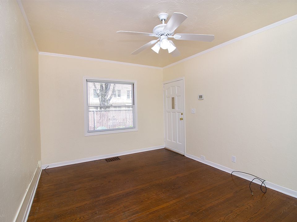 Gardner Court - Portland Oregon - Living Room