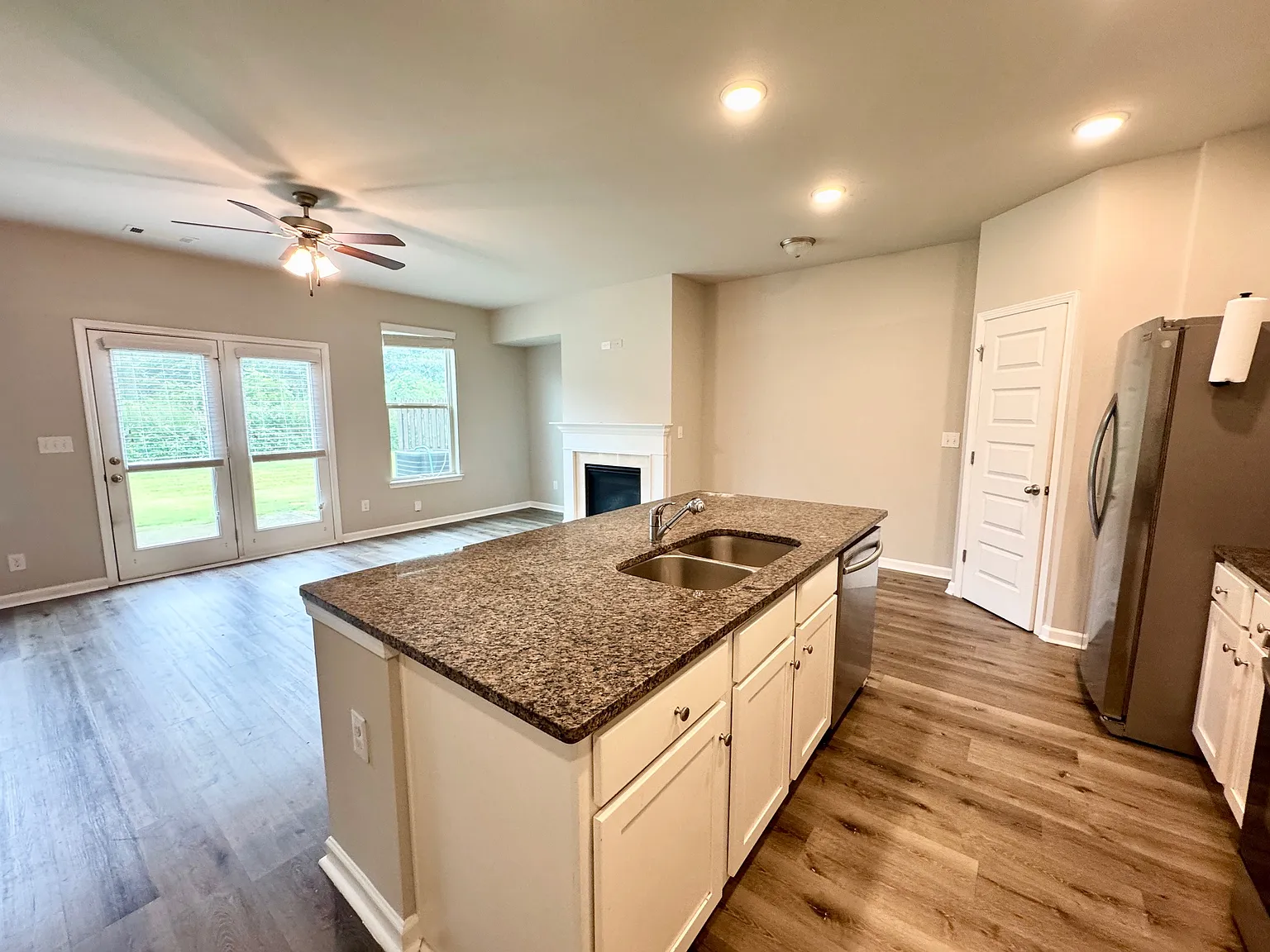 3 bed, 2.5 bath, 1784 sqft, $2,000 — Photo 3