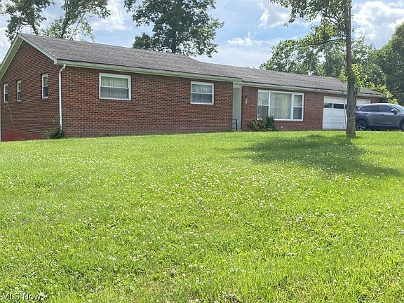 4th image of 230 Oak Dr