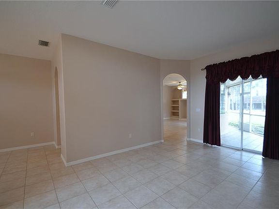 4th image of 32327 Laurel Ct