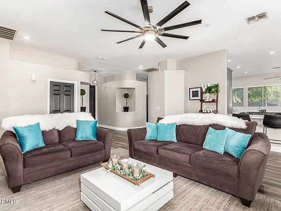 4th image of 3363 E JACINTO Avenue