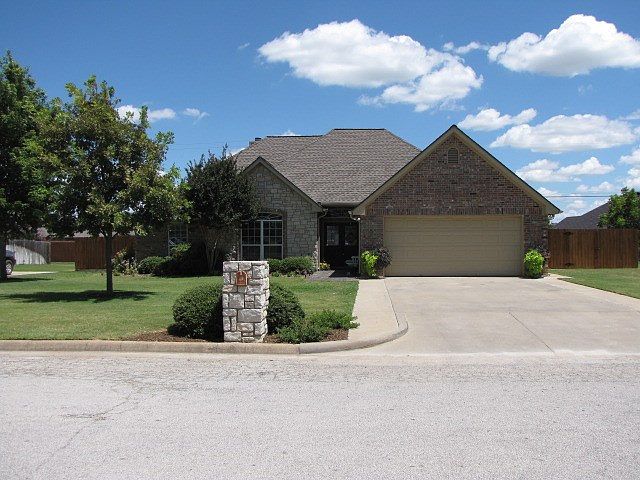 1st image of 740 Maplewood Dr