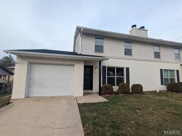 709 Ganim Dr, Belleville, IL 62221