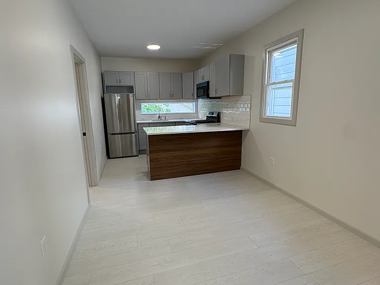 317 Davis Ave #2 — Photo 6