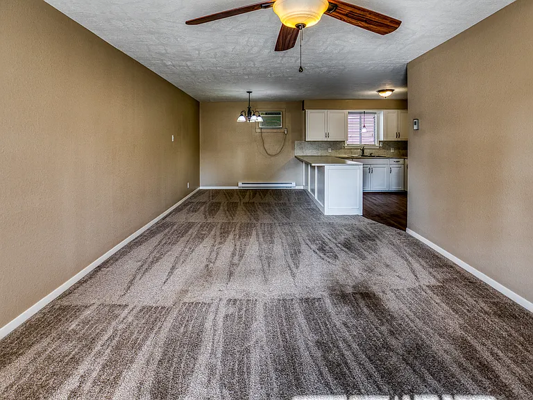 401 E Main St — Photo 5