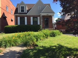 8910 Lackland Rd, Saint Louis, MO 63114