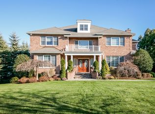 15 Shelley Ln, West Harrison, NY 10604