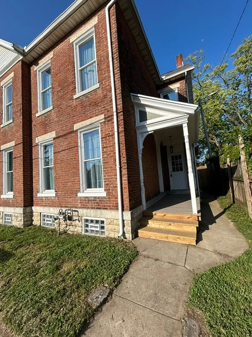 19-21 S. Van Lear — Photo 2