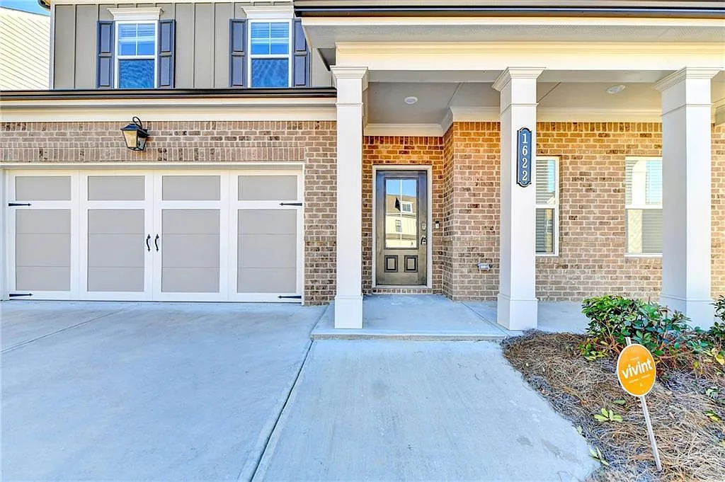 4 bed, 3.0 bath, 2742 sqft, $2,800 — Photo 3