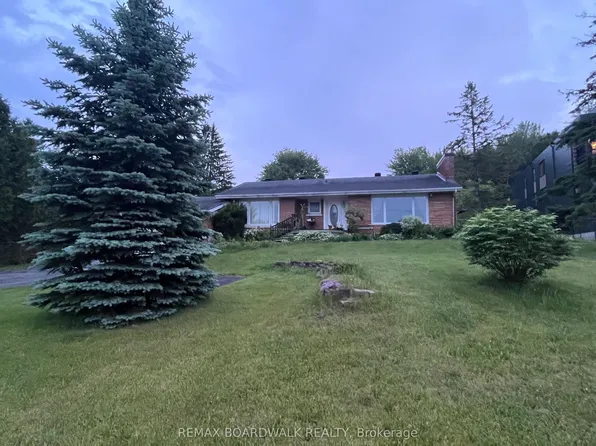 6742 Notre Dame St, Ottawa, ON K1C 1H3