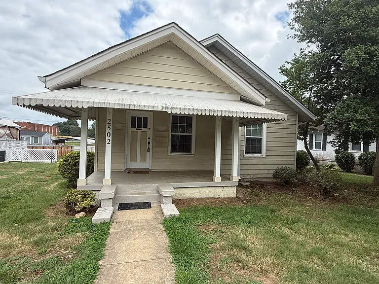 2502 Spruce St — Photo 1