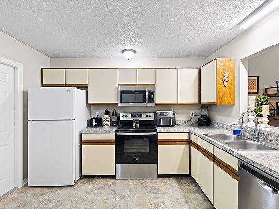 4th image of 7610 Baymeadows Cir W
