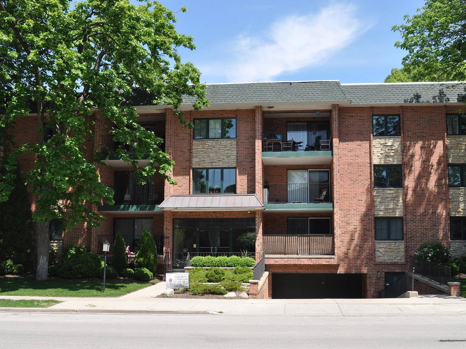 800 E Henry Clay St — Photo 3