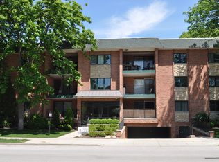 800 E Henry Clay St #303, Milwaukee, WI 53217