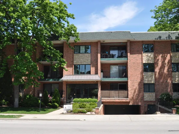 800 E Henry Clay St APT 103, Whitefish Bay, WI 53217