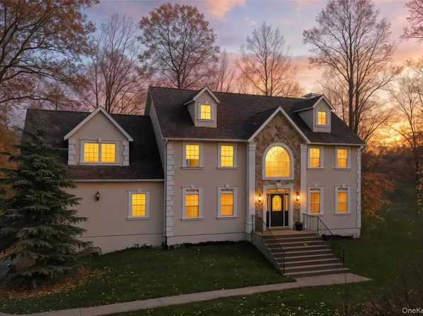 8 Brian Court, Salisbury Mills, NY 12577