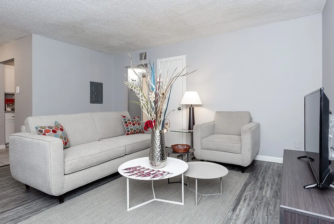 Oakwood Place Apartments — Photo 4