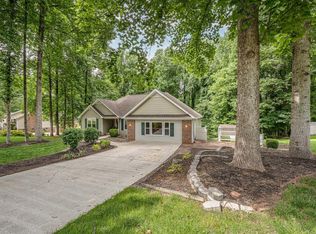 4 Cottage Ln, Taylors, SC 29687