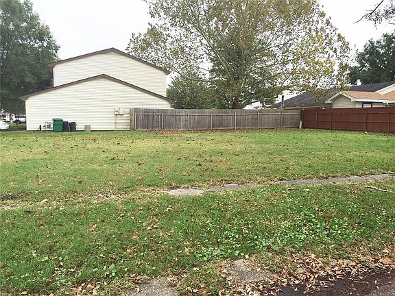 3rd image of 4049 N Chipwood Dr