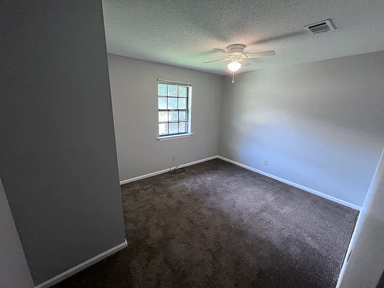 215 Berkshire Cir — Photo 25