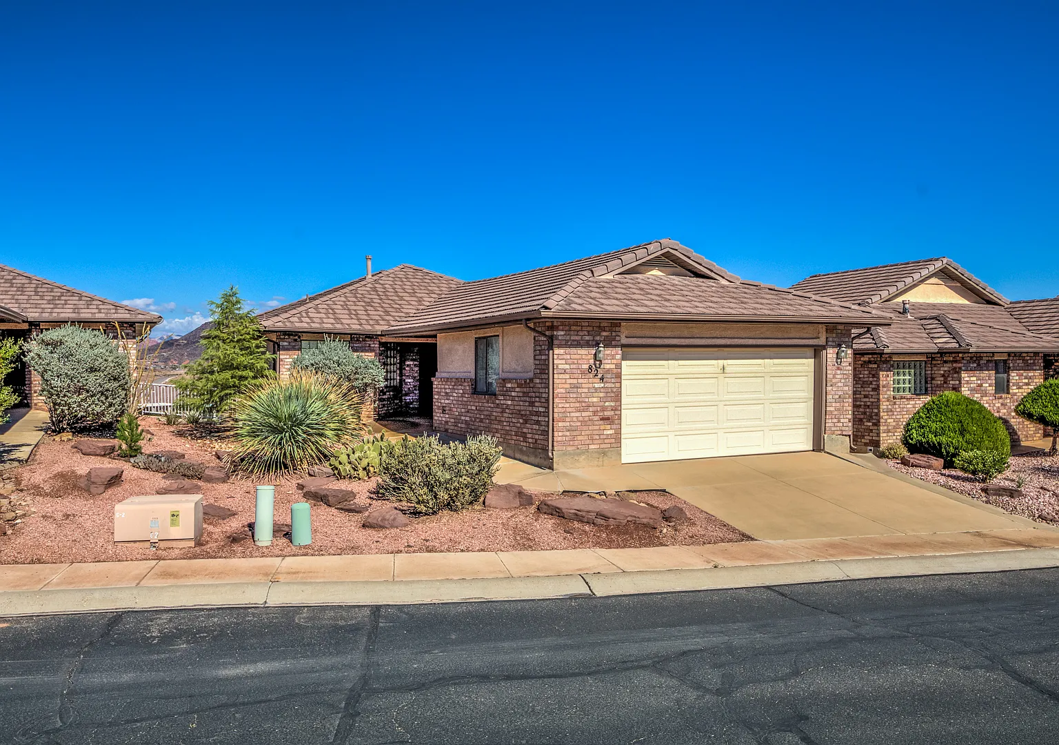 4 bed, 3.5 bath, 2400 sqft, $2,650 — Photo 1