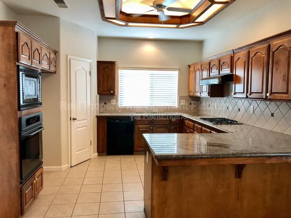546 Everglade Ave, Clovis, CA 93619