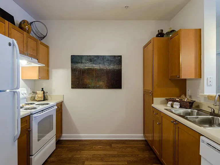 Be your own 5 star chef in this spacious kitchen