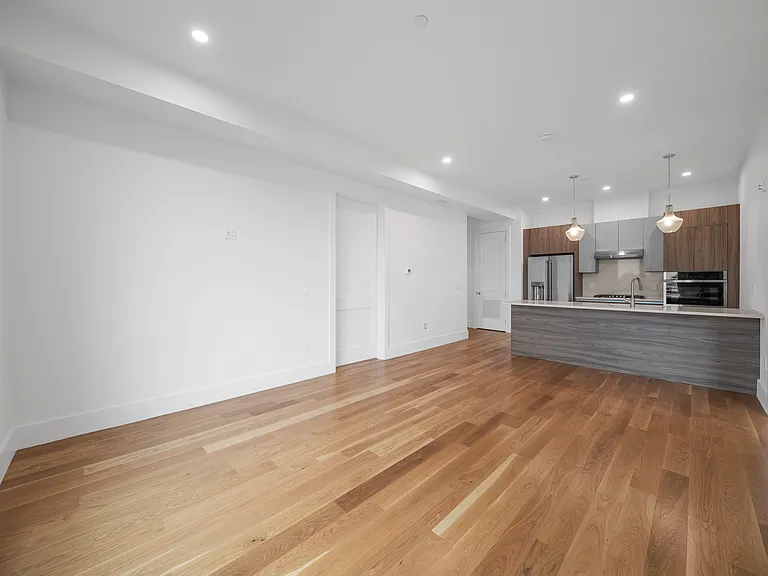 Residencies at 218-220 Old Colony Avenue — Photo 18