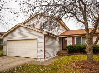 30W240 Holyoke Ct, Warrenville, IL