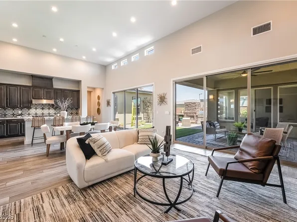 6706 Desert Crimson St, Spring Valley, NV 89148