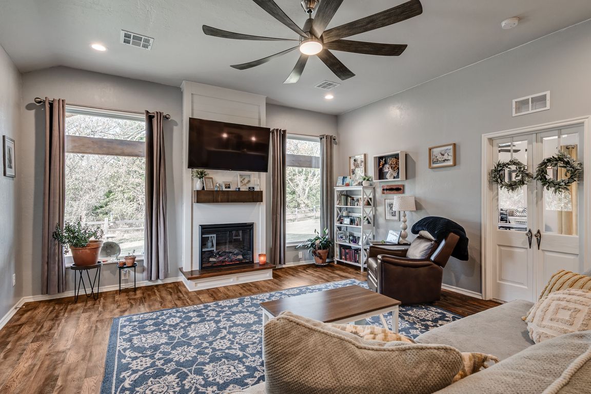 next background image