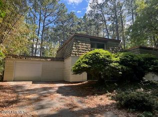 212 Skyline Manor Rd, Southern Pines, NC 28387