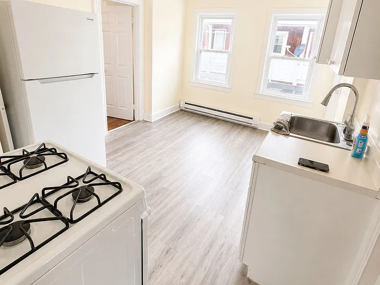 6 E Walnut St #2L — Photo 6