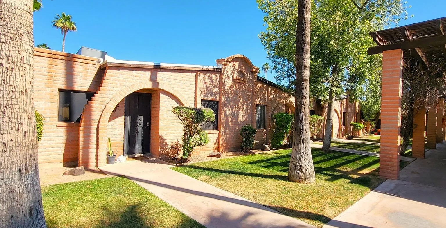 Half Off 1st Full Months Rent Central Phoenix Townhome Ready To Rent — Photo 1