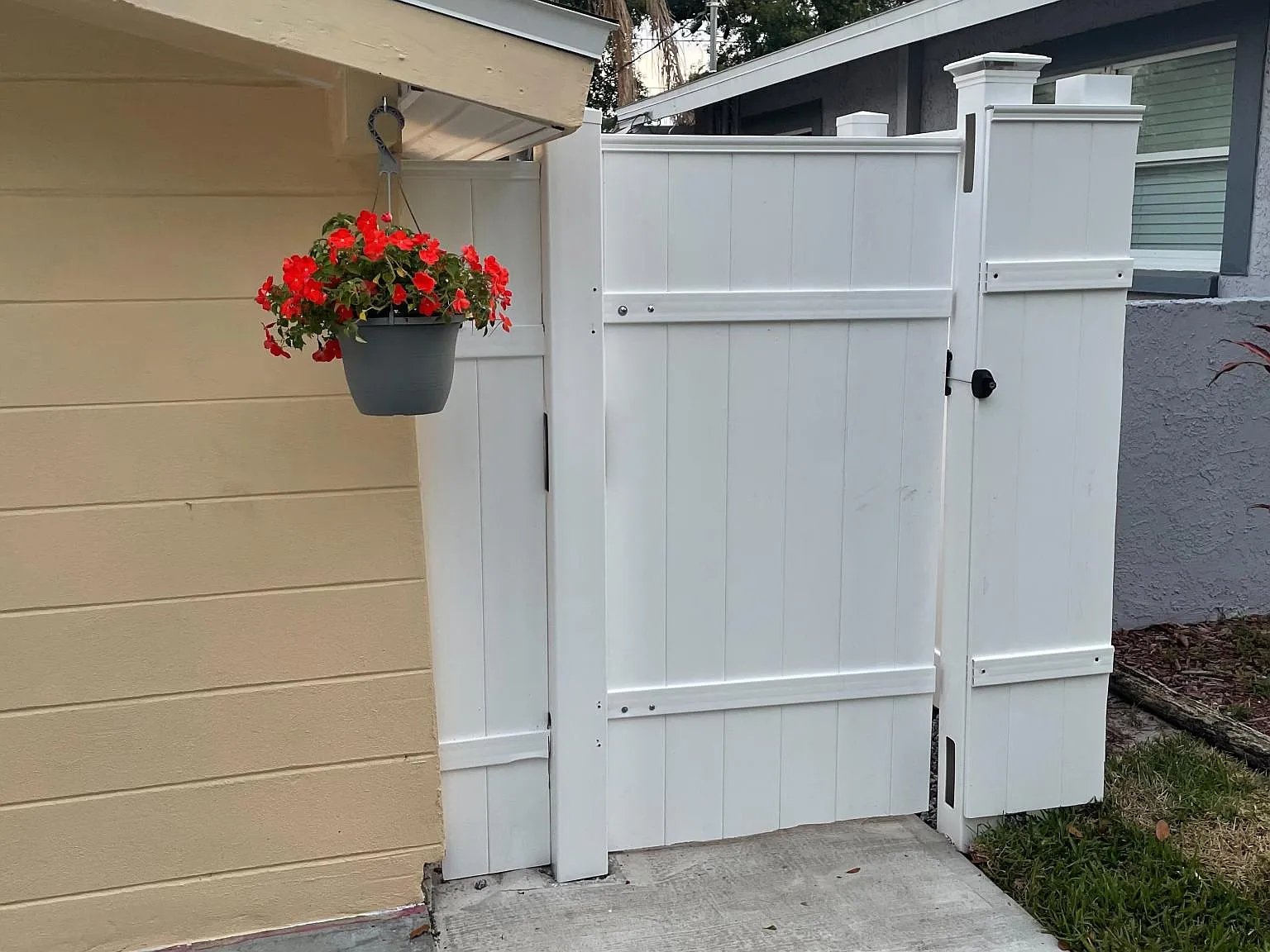 Studio, 250 sqft, $1,100 — Photo 2
