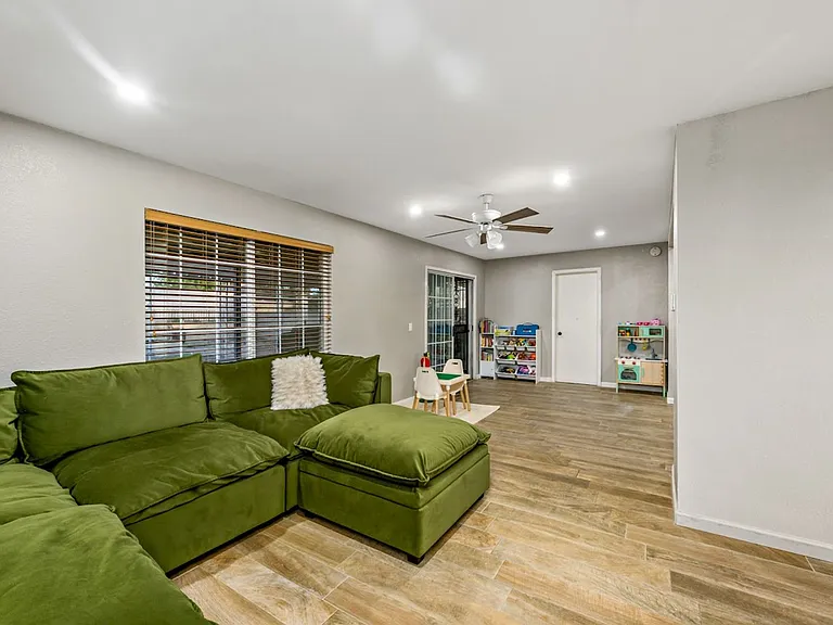 2191 S Sunburst Dr — Photo 21