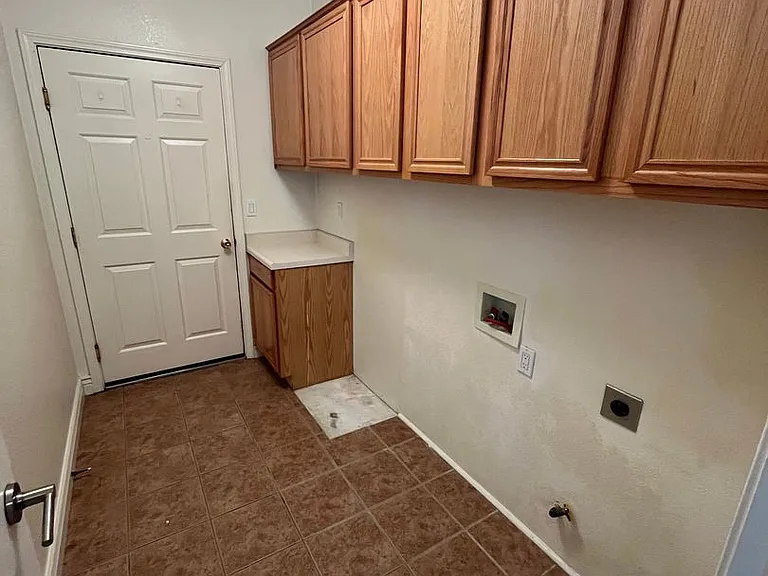 1379 Elges Ave — Photo 19