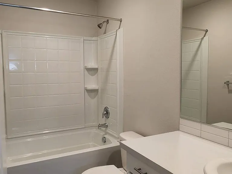 2215 Livesay Ln — Photo 14