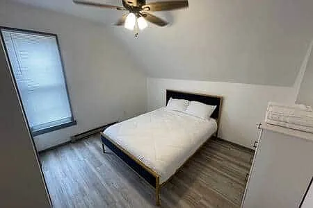 809 Douglas - 3 — Photo 3