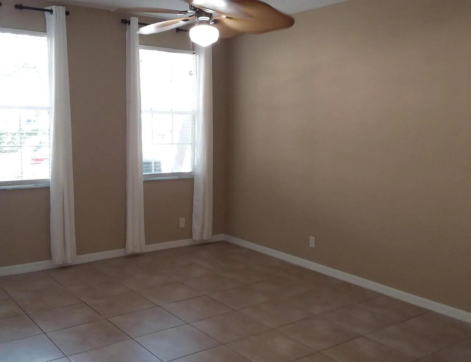 3 bed, 2.5 bath, 1600 sqft, $2,300 — Photo 4