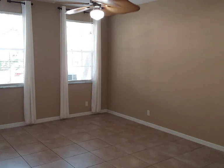 2410 SE Union Park Dr — Photo 4