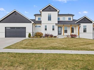 675 Daybreak Dr, Waukee, IA 50263