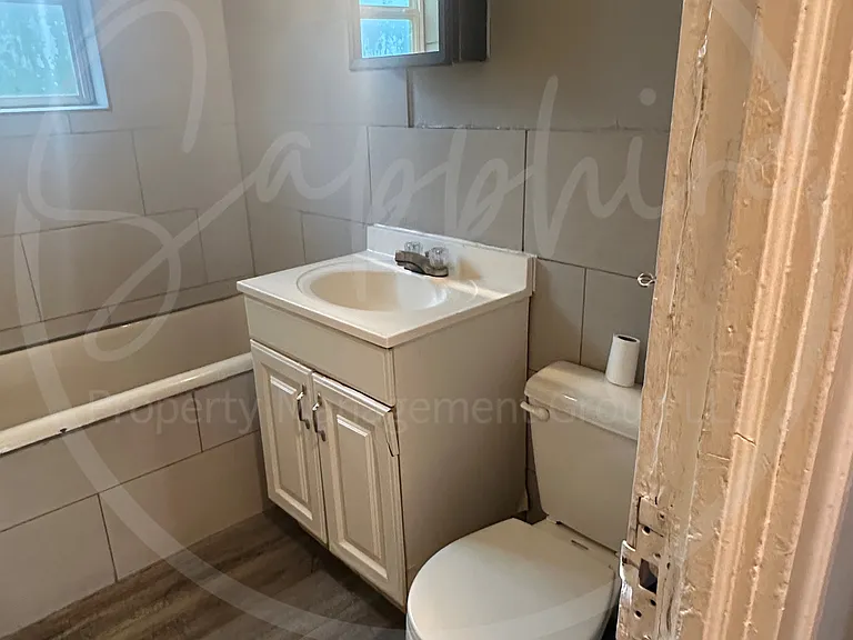 2404 E 67th Ter — Photo 21