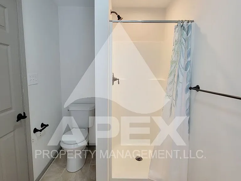 8140 Faircrest Ln — Photo 15