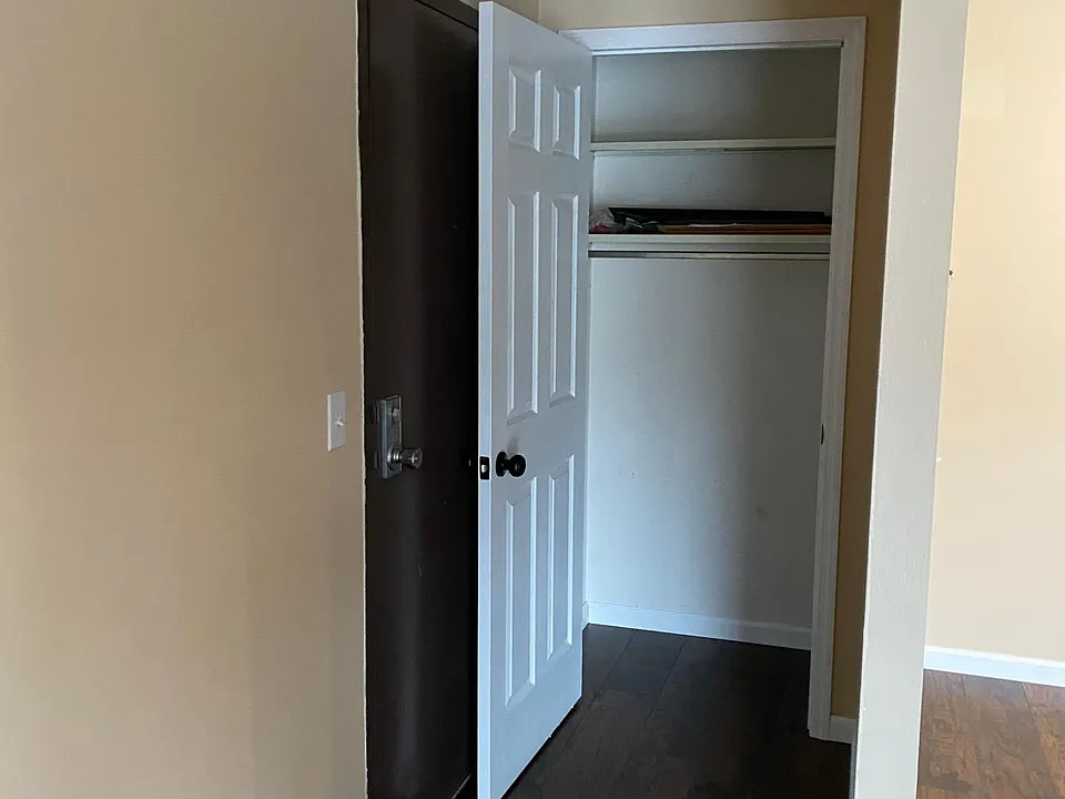 7236 Creekview Dr #8